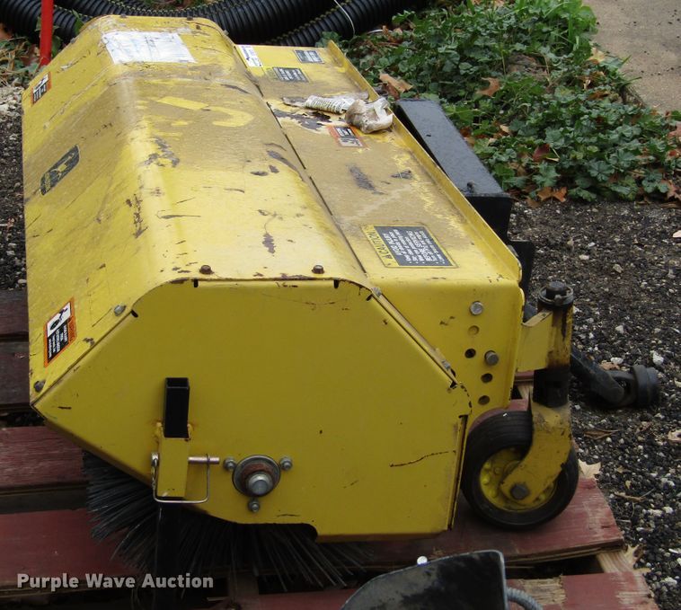 image for item EV9370 John Deere 51 Broom  broom