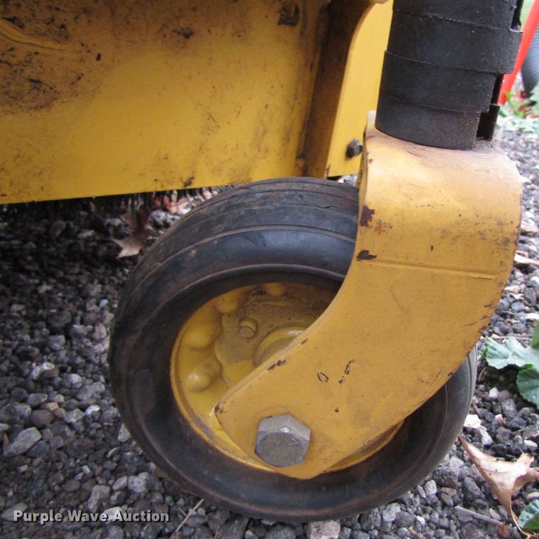 image for item EV9370 John Deere 51 Broom  broom