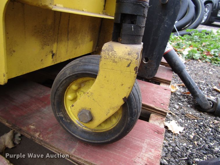 image for item EV9370 John Deere 51 Broom  broom