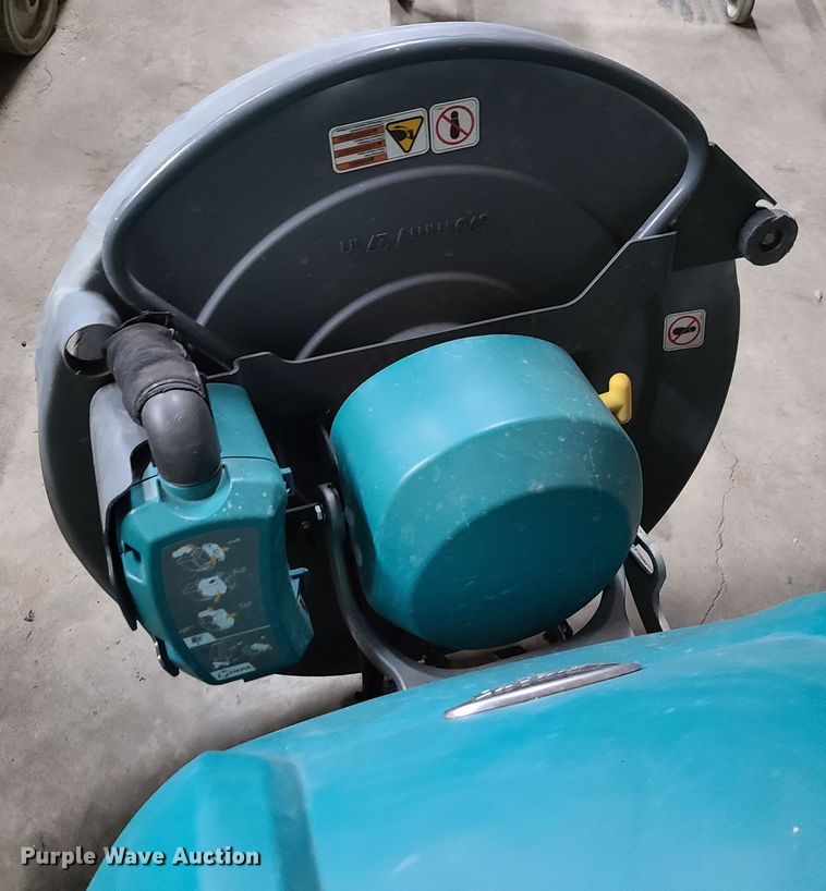 image for item EZ9248 Tennant B7  floor scrubber