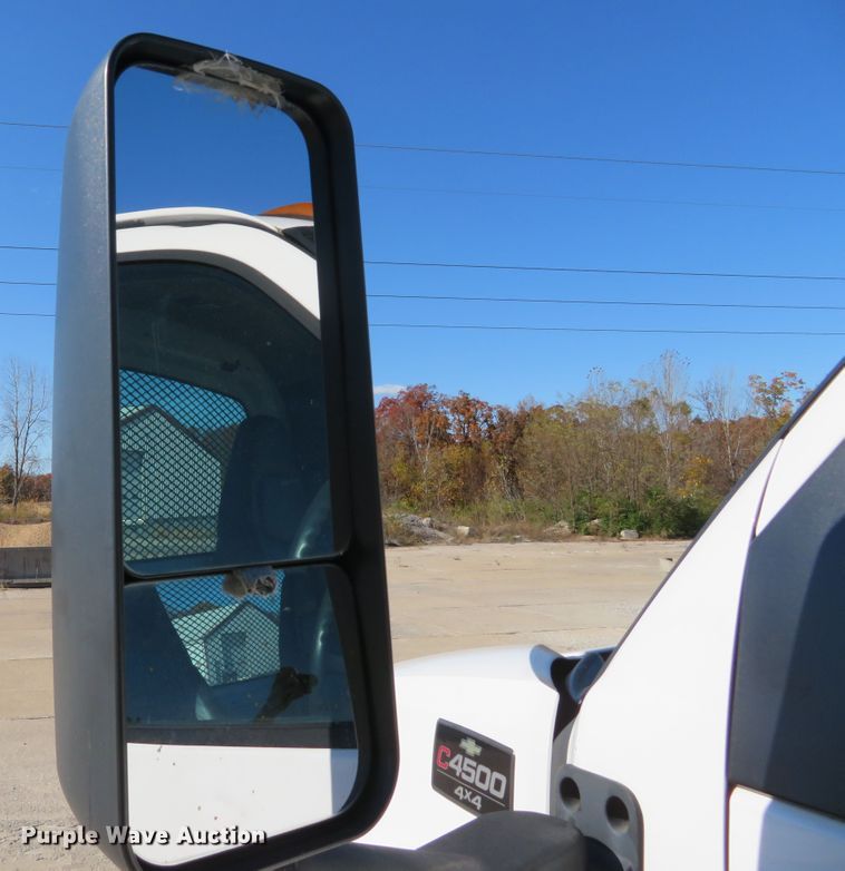 image for item FP9446 2005 Chevrolet C4500  flatbed truck