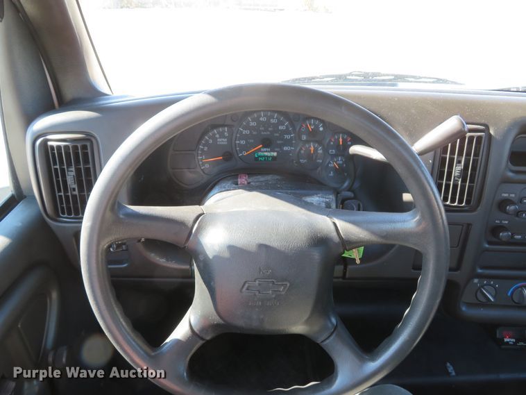 image for item FP9446 2005 Chevrolet C4500  flatbed truck