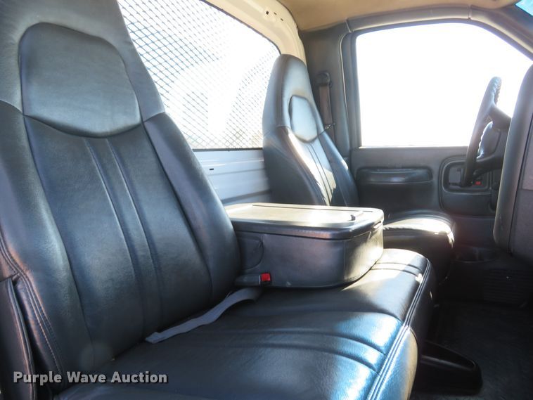 image for item FP9446 2005 Chevrolet C4500  flatbed truck