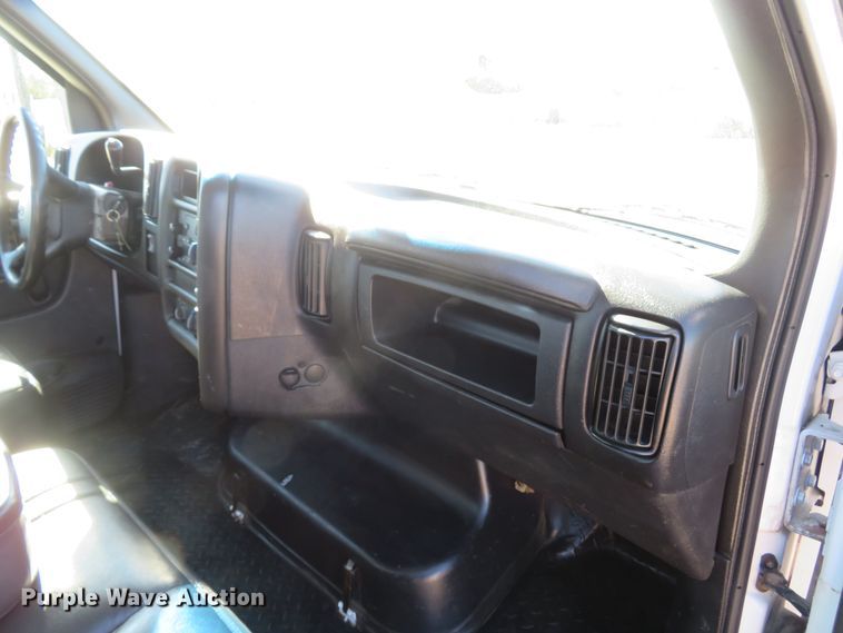 image for item FP9446 2005 Chevrolet C4500  flatbed truck