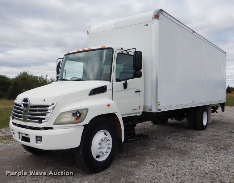 image for item HT9488 2007 Hino 268  box truck