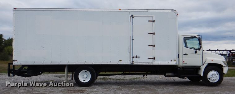 image for item HT9488 2007 Hino 268  box truck