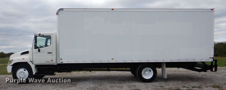 image for item HT9488 2007 Hino 268  box truck