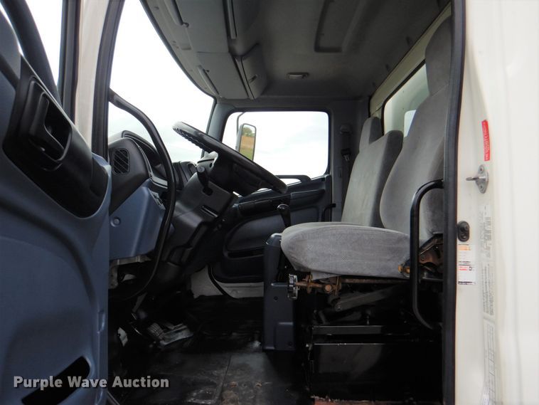 image for item HT9488 2007 Hino 268  box truck