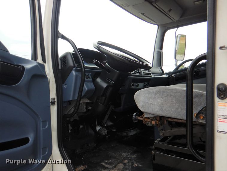 image for item HT9488 2007 Hino 268  box truck