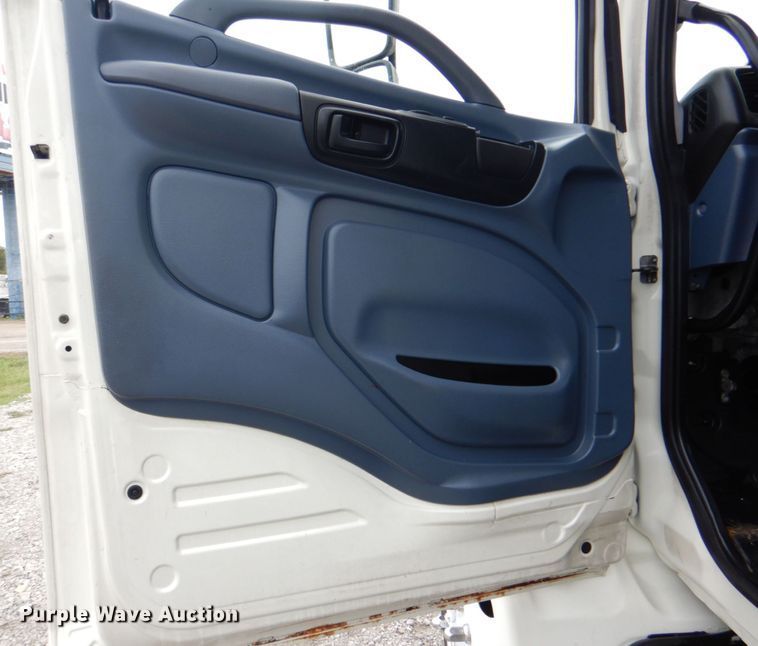 image for item HT9488 2007 Hino 268  box truck