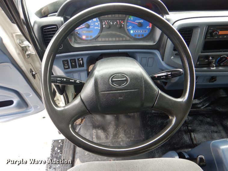 image for item HT9488 2007 Hino 268  box truck