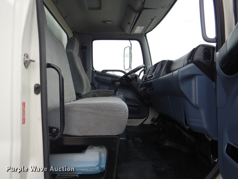 image for item HT9488 2007 Hino 268  box truck