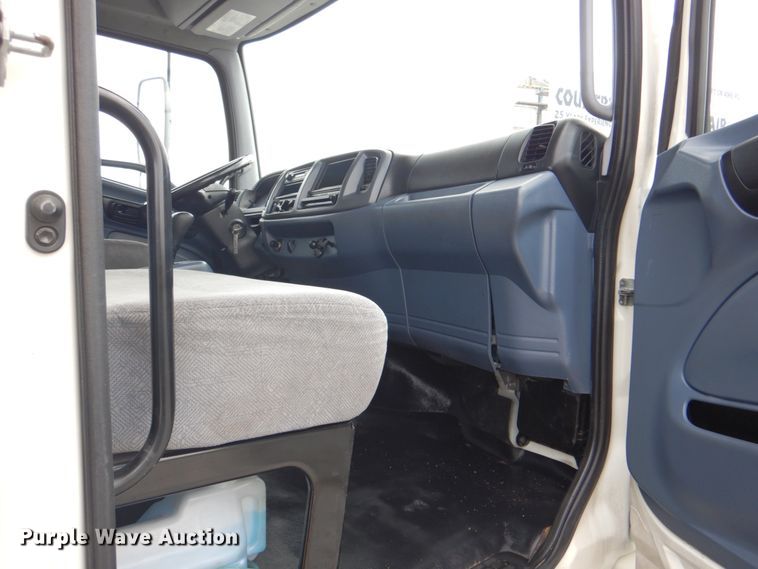 image for item HT9488 2007 Hino 268  box truck