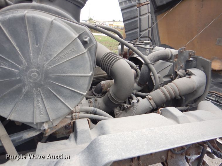 image for item HT9488 2007 Hino 268  box truck