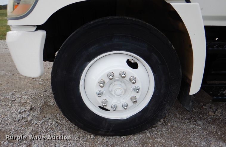 image for item HT9488 2007 Hino 268  box truck