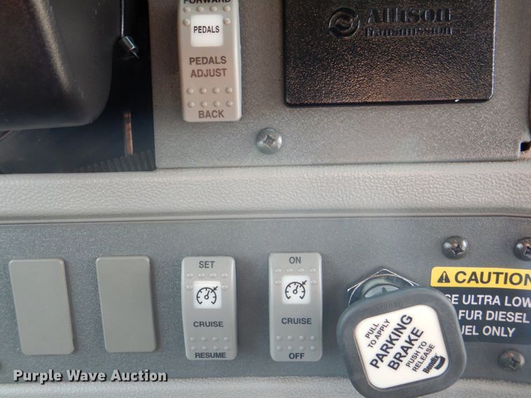 image for item HT9490 2010 Thomas Built Saf-T-Liner  school bus