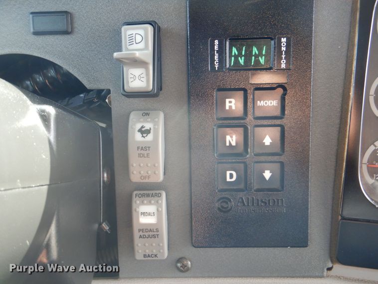 image for item HT9490 2010 Thomas Built Saf-T-Liner  school bus