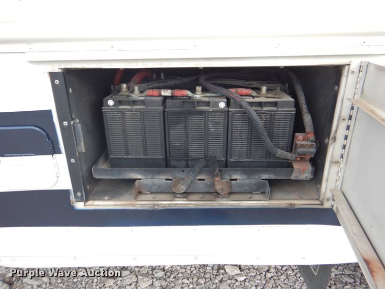 image for item HT9490 2010 Thomas Built Saf-T-Liner  school bus