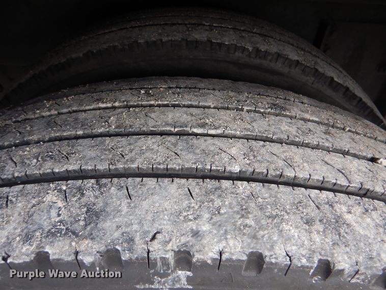 image for item HT9490 2010 Thomas Built Saf-T-Liner  school bus