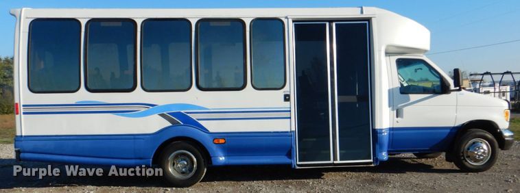image for item HT9493 2003 Ford E450  shuttle bus