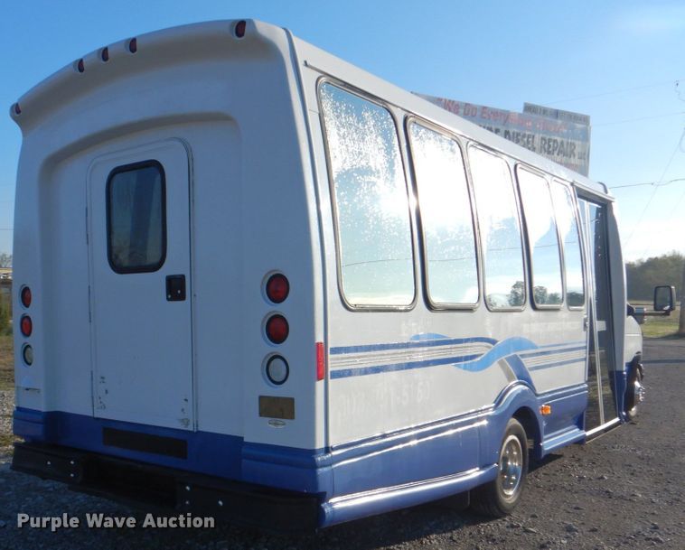 image for item HT9493 2003 Ford E450  shuttle bus
