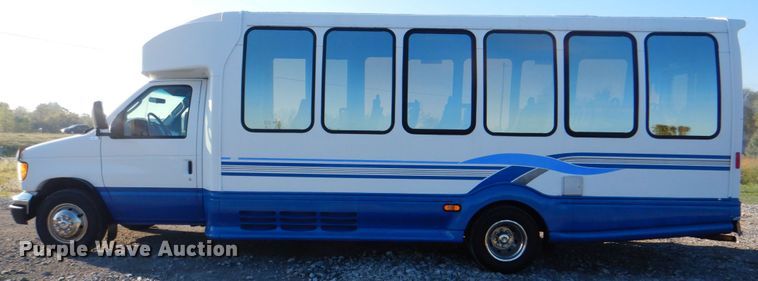 image for item HT9493 2003 Ford E450  shuttle bus