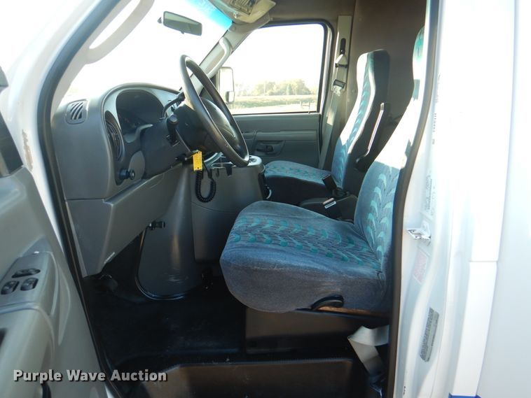 image for item HT9493 2003 Ford E450  shuttle bus