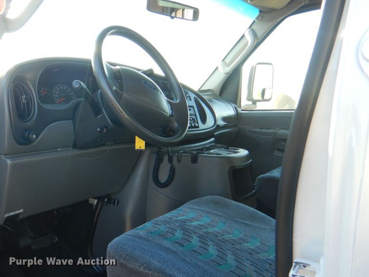 image for item HT9493 2003 Ford E450  shuttle bus