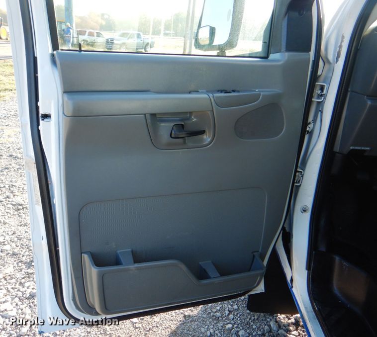 image for item HT9493 2003 Ford E450  shuttle bus