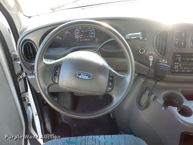 image for item HT9493 2003 Ford E450  shuttle bus