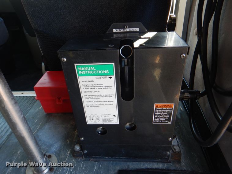 image for item HT9493 2003 Ford E450  shuttle bus