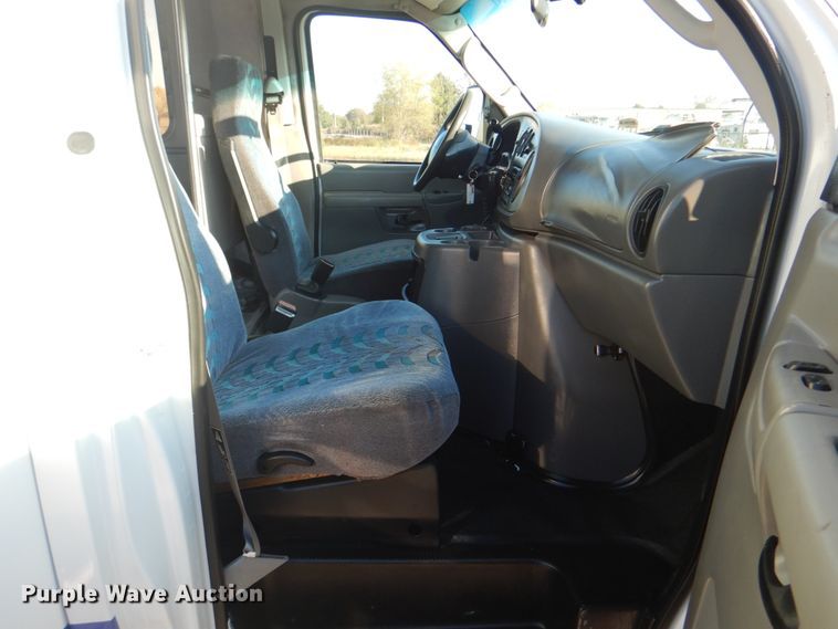 image for item HT9493 2003 Ford E450  shuttle bus