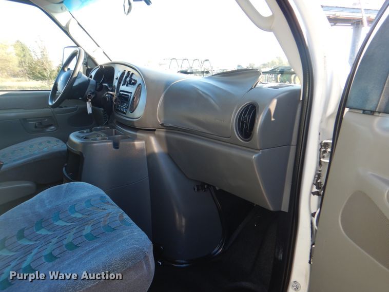 image for item HT9493 2003 Ford E450  shuttle bus