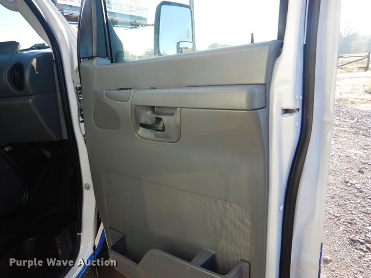 image for item HT9493 2003 Ford E450  shuttle bus