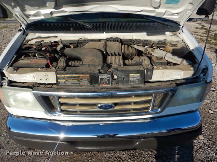 image for item HT9493 2003 Ford E450  shuttle bus