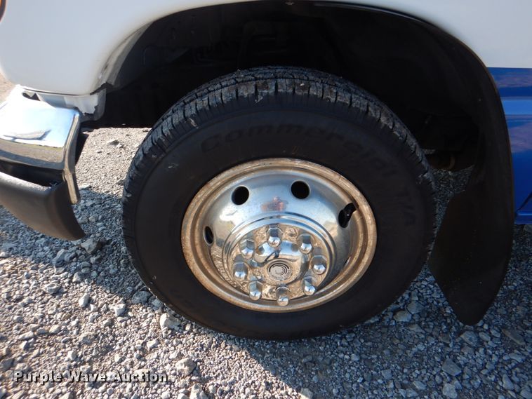 image for item HT9493 2003 Ford E450  shuttle bus