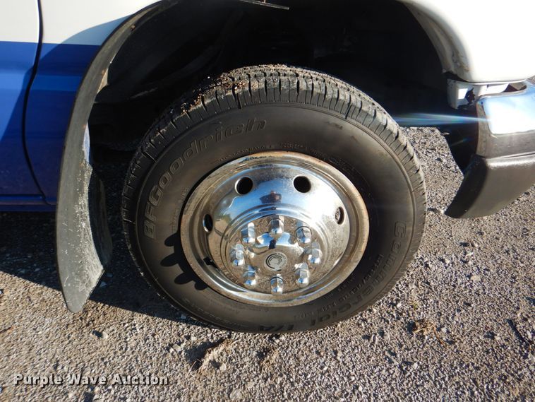 image for item HT9493 2003 Ford E450  shuttle bus