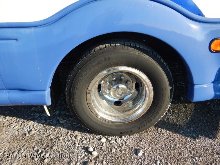 image for item HT9493 2003 Ford E450  shuttle bus