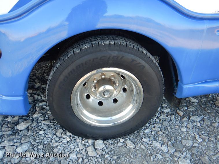 image for item HT9493 2003 Ford E450  shuttle bus