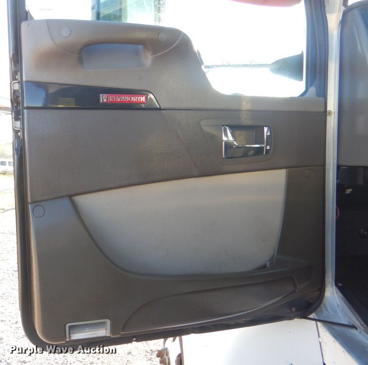 image for item HT9494 2012 Kenworth T370  flatbed truck