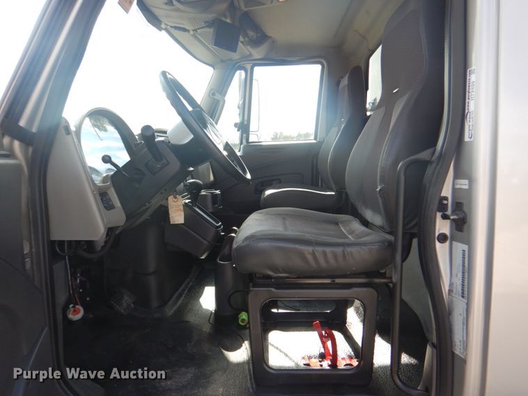 image for item HT9499 2014 International TerraStar  delivery truck