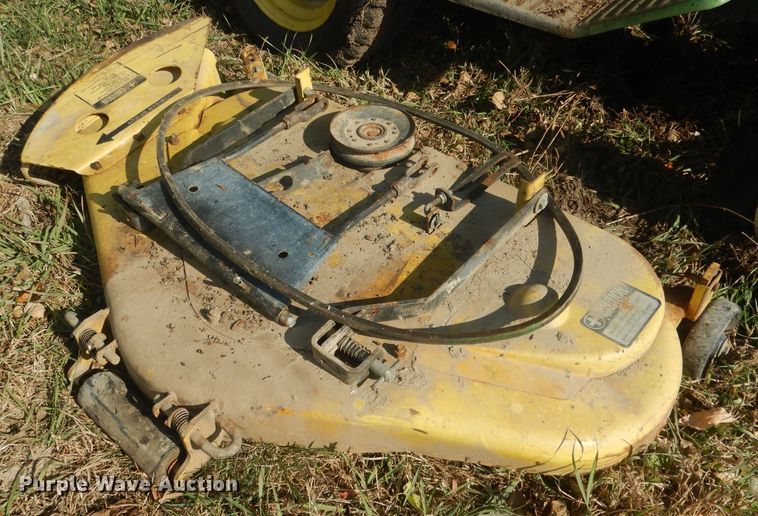 image for item HU9326 Lawn tractors