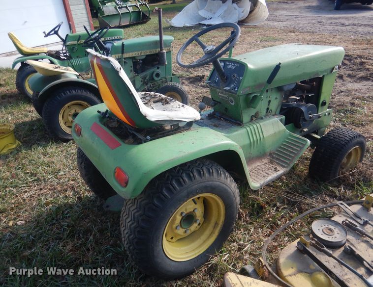image for item HU9326 Lawn tractors