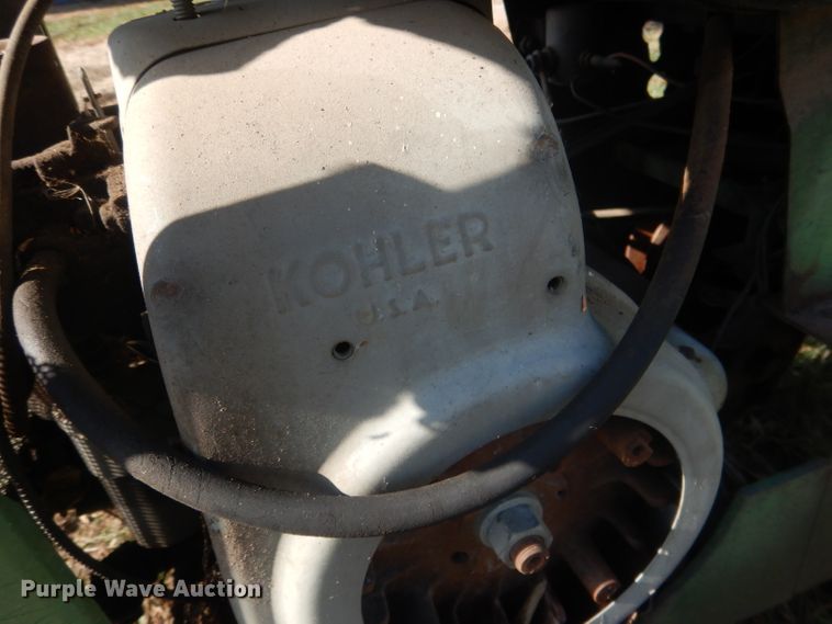 image for item HU9326 Lawn tractors