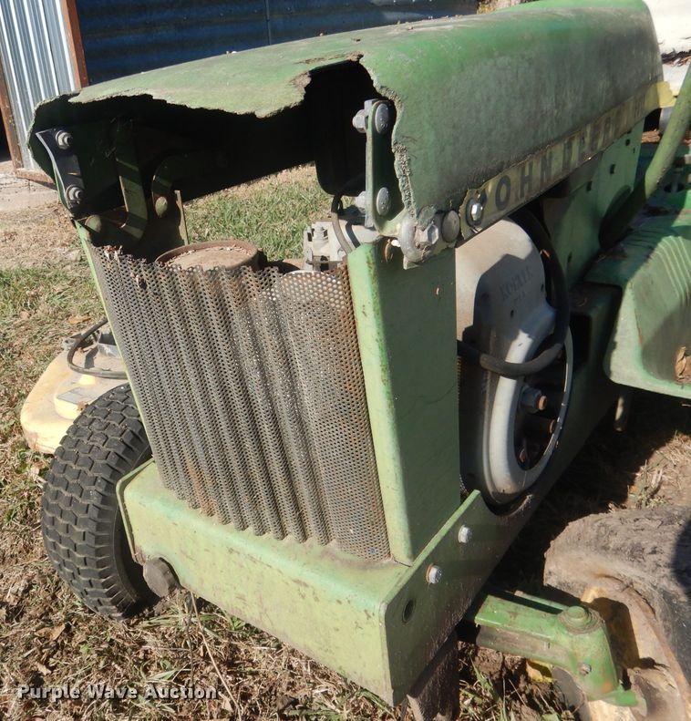 image for item HU9326 Lawn tractors