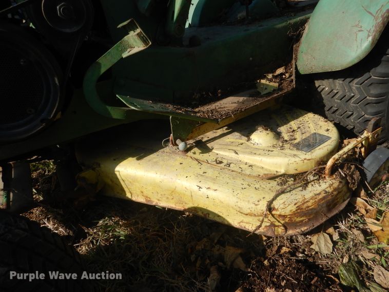 image for item HU9326 Lawn tractors