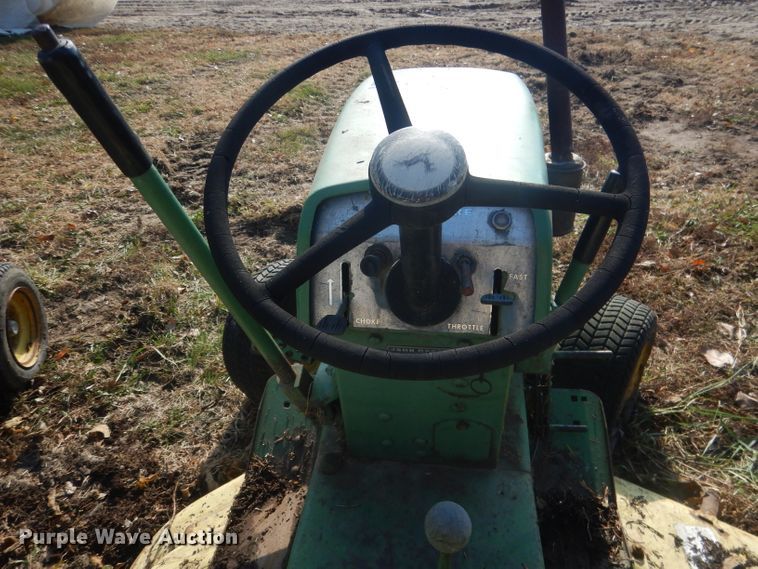 image for item HU9326 Lawn tractors