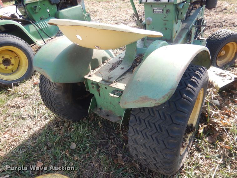 image for item HU9326 Lawn tractors