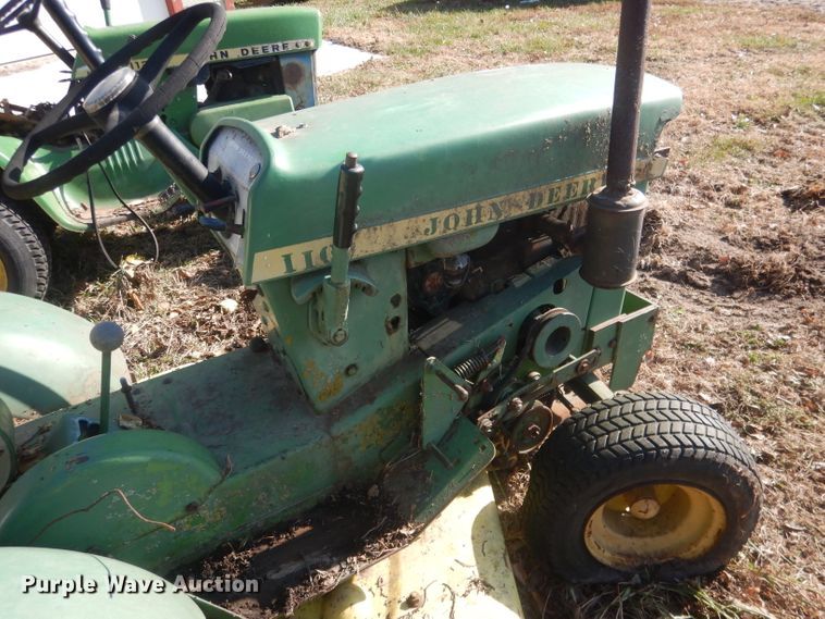 image for item HU9326 Lawn tractors