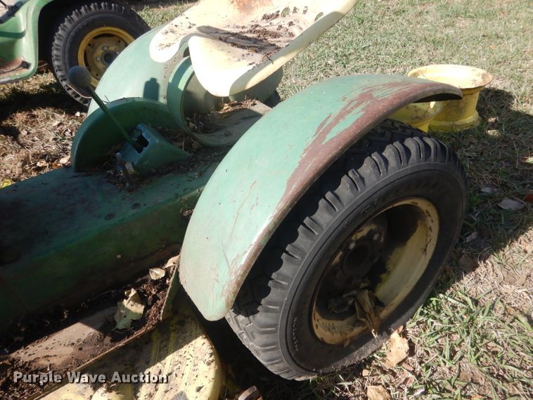 image for item HU9326 Lawn tractors